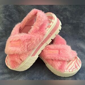 NWOB PUMA X BabyPhat Women’s Mayze Platform Sandals Pink & White Faux Fur Sz5.5
